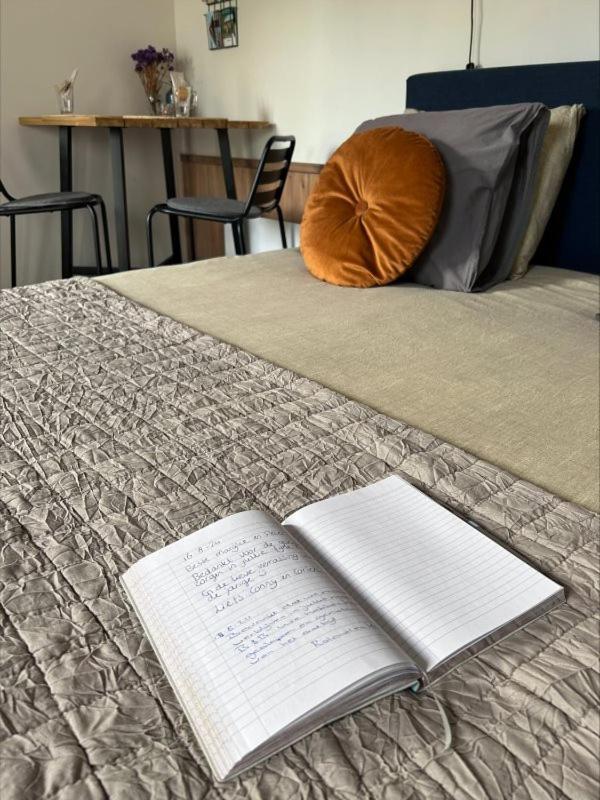 Bed En Brochje De Oase Bed & Breakfast Sweagerbosk ภายนอก รูปภาพ